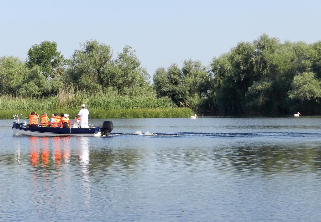 Doi Capitani Crisan (Tulcea) Bagian luar foto